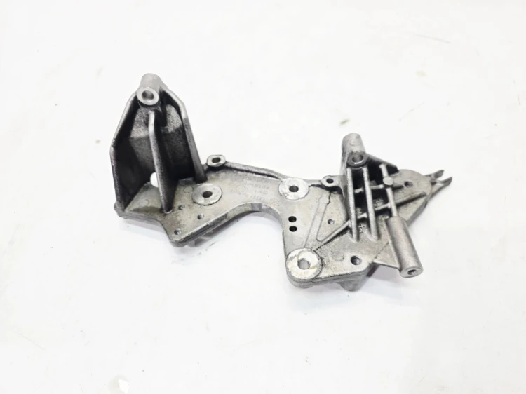 ŁAPA UCHWYT POMPY WTRYSKOWEJ AUDI A4 B8 A5 A6 C6 2.7 3.0 TDI 059130147P