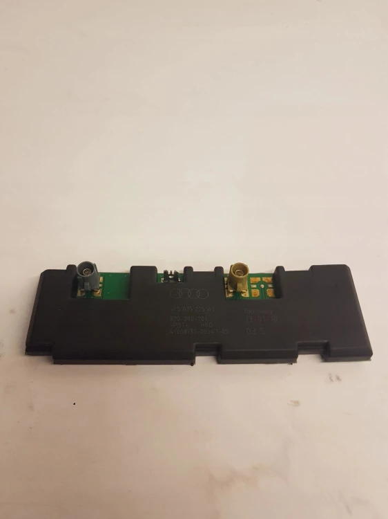 WZMACNIACZ ANTENOWY AUDI A3 A4 A6 LIFT 4F5035225AJ