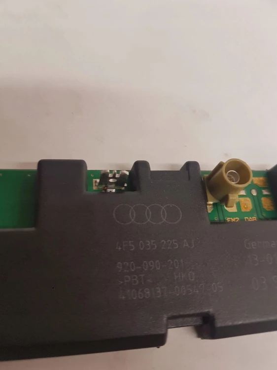 WZMACNIACZ ANTENOWY AUDI A3 A4 A6 LIFT 4F5035225AJ