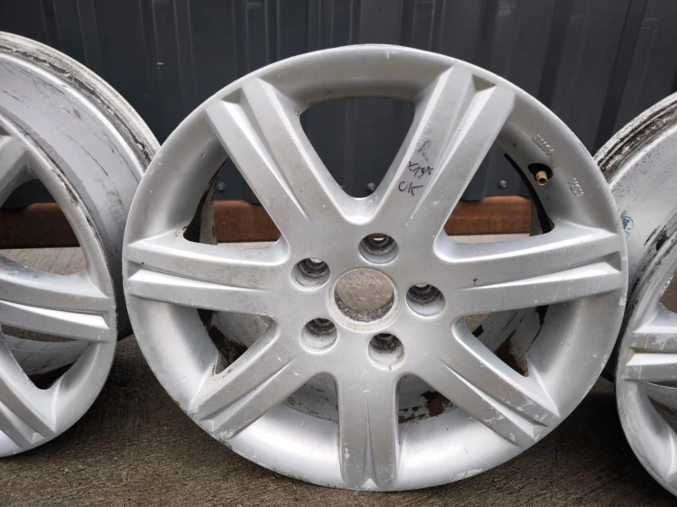 FELGI FELGA KOMPLET VW SKODA AUDI A4 A6 7.0J R16 ET42 4F0071496 R*13* OK