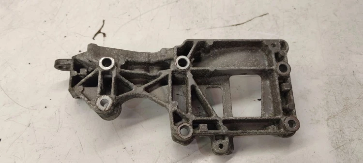 ŁAPA ALTERNATORA AUDI VW SEAT 2.0 TFSI 06F903143E