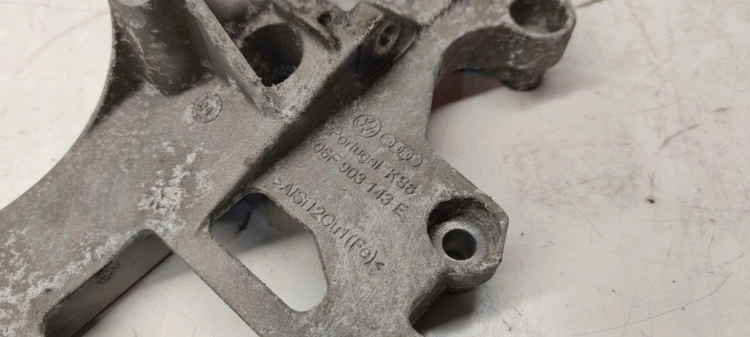 ŁAPA ALTERNATORA AUDI VW SEAT 2.0 TFSI 06F903143E
