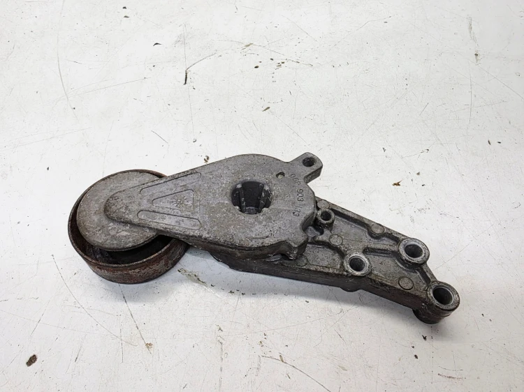 NAPINACZ PASKA MICRO AUDI A4 B6 B7 A6 C6 06B903133