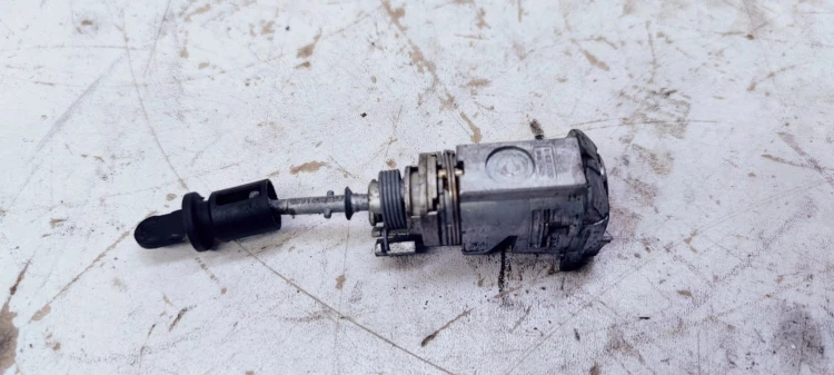 WKŁADKA DRZWI PRAWY PRZÓD AUDI Q5 8R2837168B