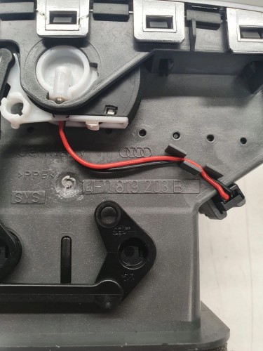 KRATKA NAWIEWU TYŁ AUDI A6 C6 4F0819203B