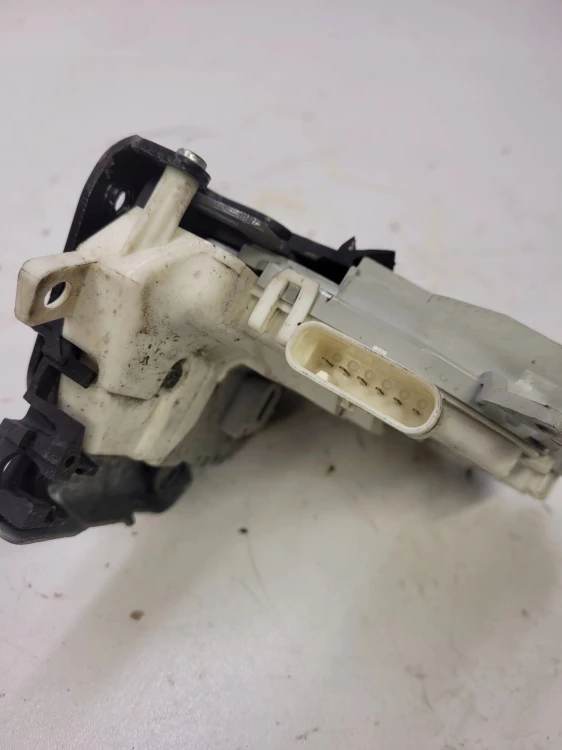 ZAMEK DRZWI LEWY TYŁ AUDI A4 B8 A5 Q5 8K0839015H 6 PIN