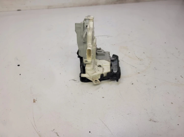 ZAMEK DRZWI LEWY TYŁ AUDI A4 B8 A5 Q5 8K0839015H 6 PIN