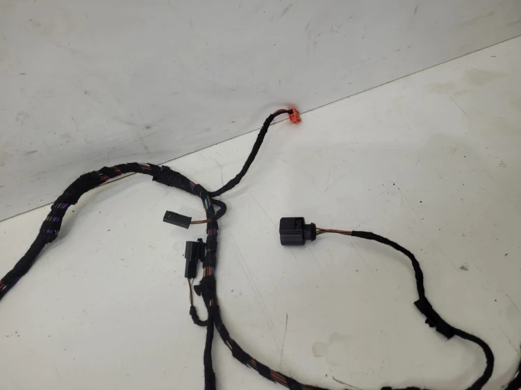 WIĄZKA KLAPY BAGAŻNIKA AUDI Q4 E-TRON 89E971147G