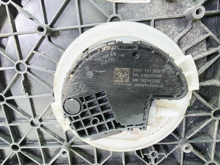 ZBIORNIK POMPA PŁYNU ADBLUE AUDI A4 B9 A5 8W 8W0131878BG 8W0131969H