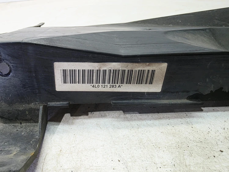 KIEROWNICA POWIETRZA LEWA AUDI Q7 4L 4L0121283A