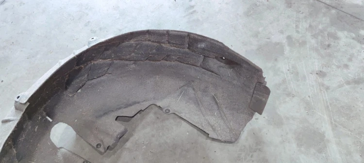 NADKOLE PRAWY TYŁ AUDI A6 C8 4K0810172E MATERIAŁ