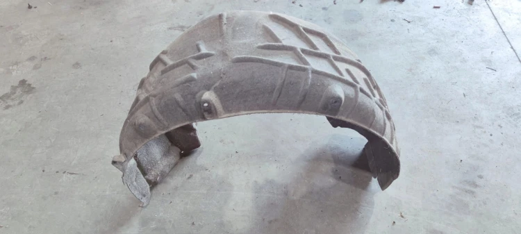NADKOLE PRAWY TYŁ AUDI A6 C8 4K0810172E MATERIAŁ