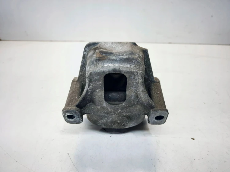 ŁAPA PODUSZKA SILNIKA BEZ CZUJNIKA AUDI A4 B8 A5 8T Q5 8R 8R0199381AJ