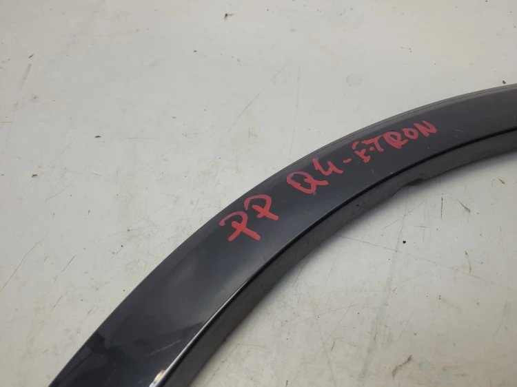 LISTWA Z BŁOTNIKA NAKŁADKA PRAWY PRZÓD AUDI Q4 E-TRON 89A853026F