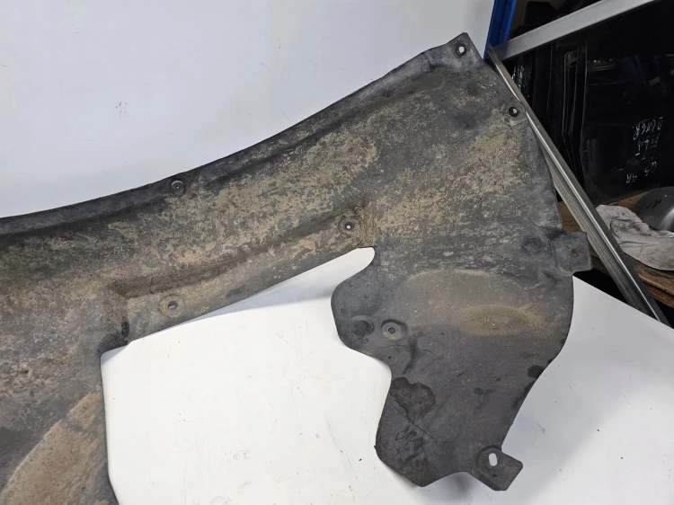 NADKOLE PRAWY PRZÓD AUDI A3 8P 8P0821172E