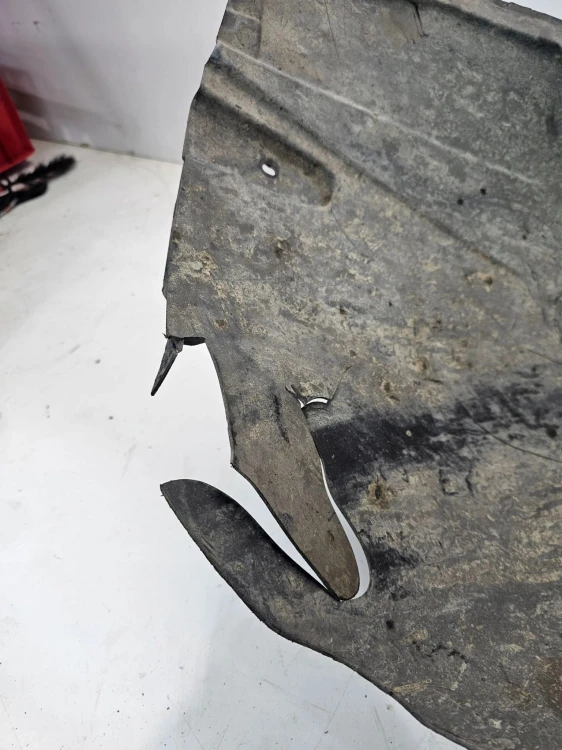 NADKOLE PRAWY PRZÓD AUDI A3 8P 8P0821172E