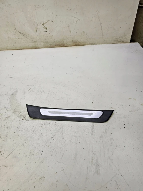 LISTWA PROGOWA PRAWY TYŁ AUDI A6 C8 4K0853376