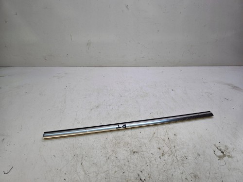 LISTWA BŁOTNIKA PRAWY TYŁ AUDI A3 8V CABRIO 8V7853268
