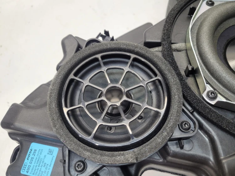 GŁOŚNIK TUBA BOSE DRZWI PRAWY PRZÓD AUDI Q7 4M 4M0035298