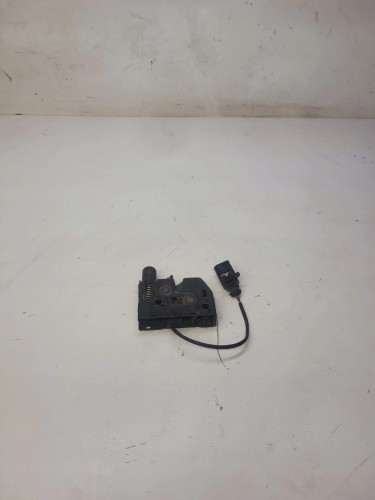 ZAMEK MASKI RYGIEL AUDI A8 D4 4H0823509C