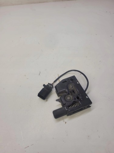 ZAMEK MASKI RYGIEL AUDI A8 D4 4H0823509C
