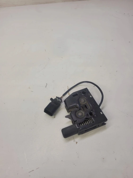 ZAMEK MASKI RYGIEL AUDI A8 D4 4H0823509C