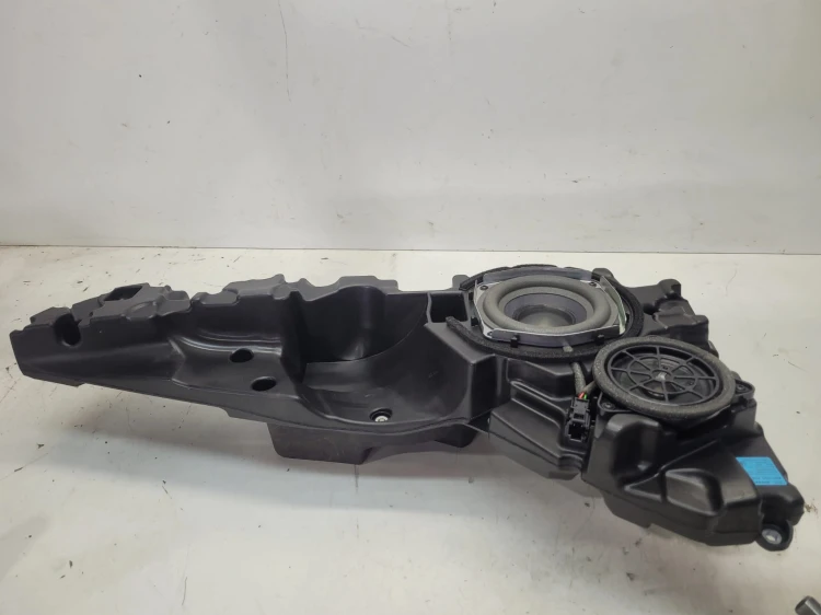 GŁOŚNIK TUBA BOSE DRZWI PRAWY PRZÓD AUDI Q7 4M 4M0035298