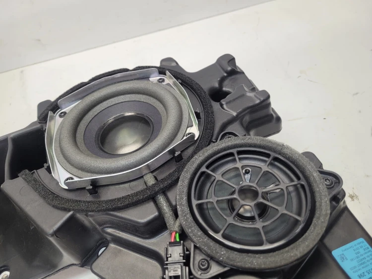 GŁOŚNIK TUBA BOSE DRZWI PRAWY PRZÓD AUDI Q7 4M 4M0035298