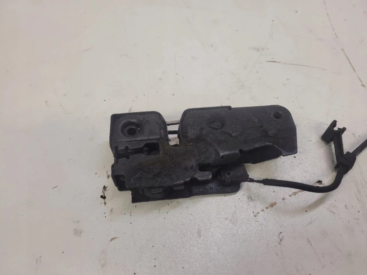 ZAMEK MASKI RYGIEL AUDI A4 B8 A5 Q5 8K0823509A