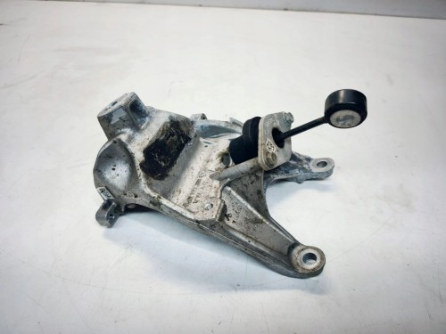 MOCOWANIE ŁAPA SILNIKA PRAWA AUDI A4 B9 A5 8W 2.0 TDI 4M0199308BQ