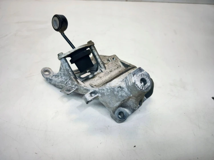 MOCOWANIE ŁAPA SILNIKA PRAWA AUDI A4 B9 A5 8W 2.0 TDI 4M0199308BQ