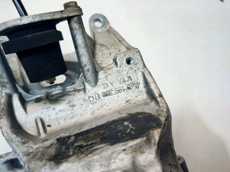 MOCOWANIE ŁAPA SILNIKA PRAWA AUDI A4 B9 A5 8W 2.0 TDI 4M0199308BQ