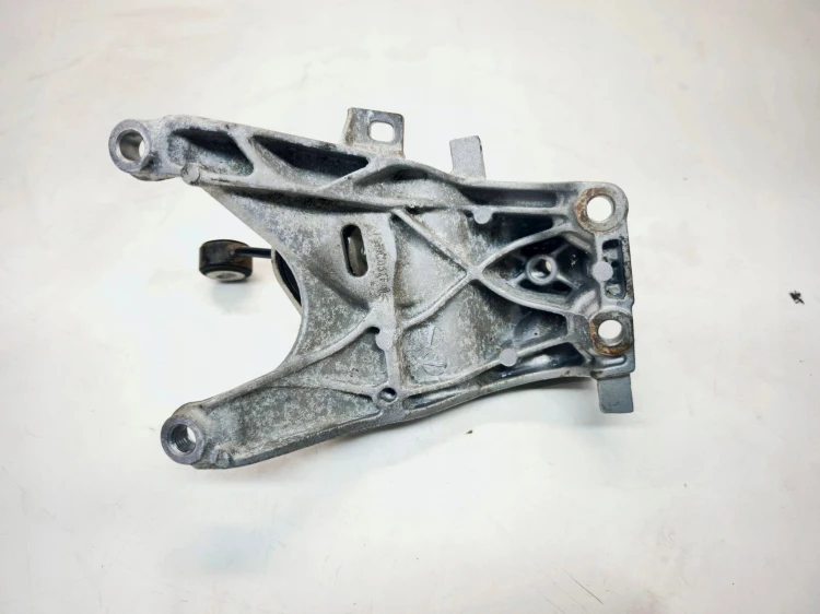 MOCOWANIE ŁAPA SILNIKA PRAWA AUDI A4 B9 A5 8W 2.0 TDI 4M0199308BQ