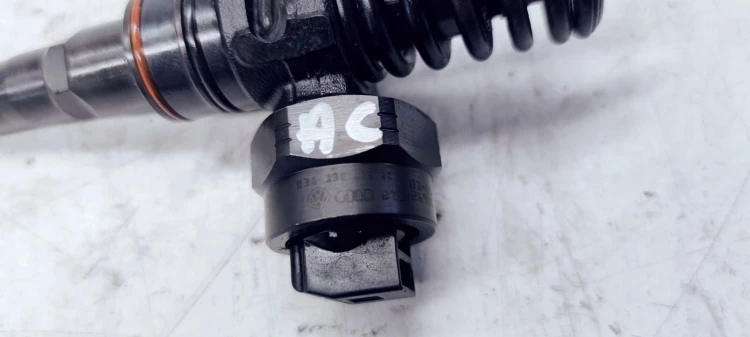 POMPOWTRYSKIWACZ AUDI VW 1.9 TDI 038130073AC