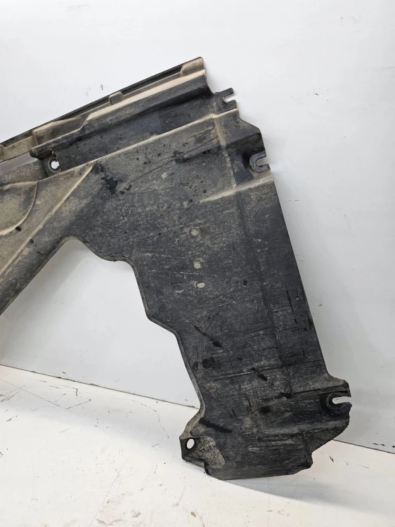 OSŁONA PODWOZIA PRAWY TYŁ AUDI A4 B9 8W0825216E