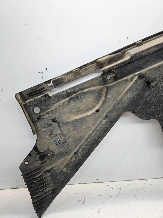 OSŁONA PODWOZIA PRAWY TYŁ AUDI A4 B9 8W0825216E