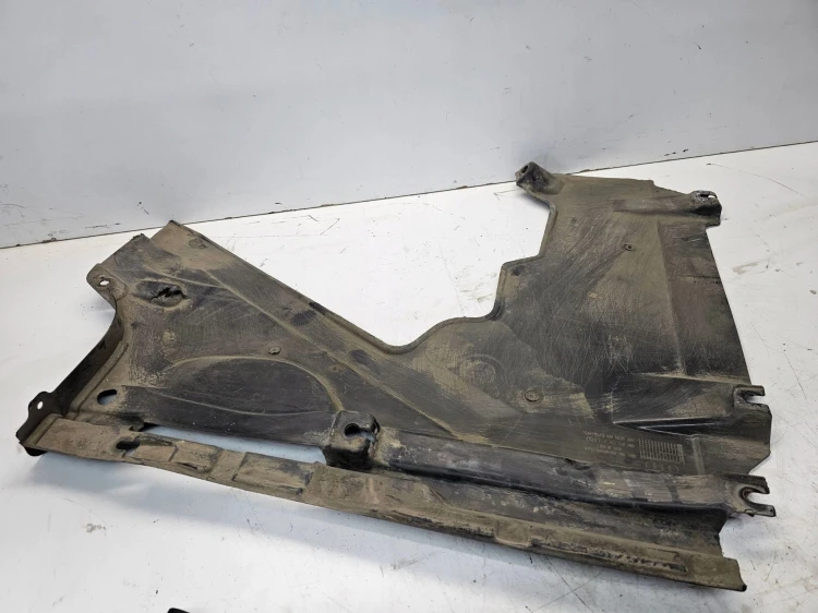 OSŁONA PODWOZIA PRAWY TYŁ AUDI A4 B9 8W0825216E