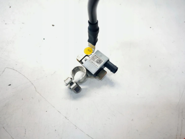 KLEMA MINUSOWA AUDI VOLKSWAGEN SEAT SKODA 8S0915181C