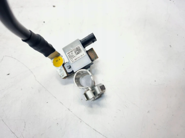 KLEMA MINUSOWA AUDI VOLKSWAGEN SEAT SKODA 8S0915181C