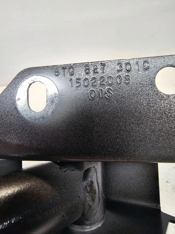 ZAWIAS KLAPY LEWY TYŁ AUDI A5 8T COUPE 8T0827301C