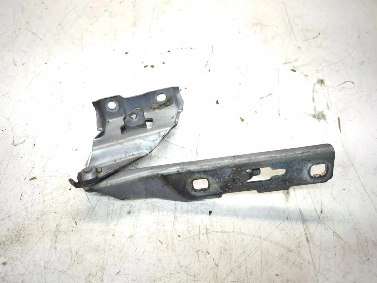 ZAWIAS MASKI LEWY AUDI A5 8T 8T0823301E