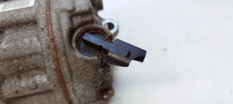 SPRĘŻARKA KOMPRESOR KLIMATYZACJI AUDI A4 B9 A5 8W 4M0816803