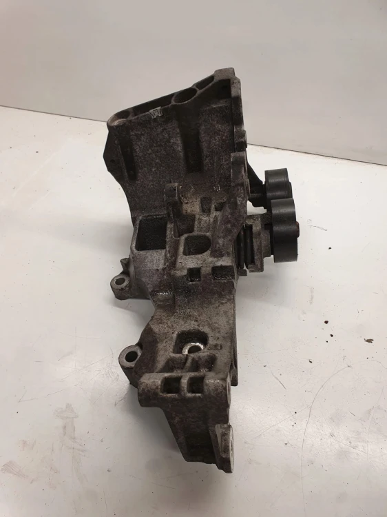 ŁAPA ALTERNATORA AUDI A4 A6 VW 03G903143D 2.0TDI