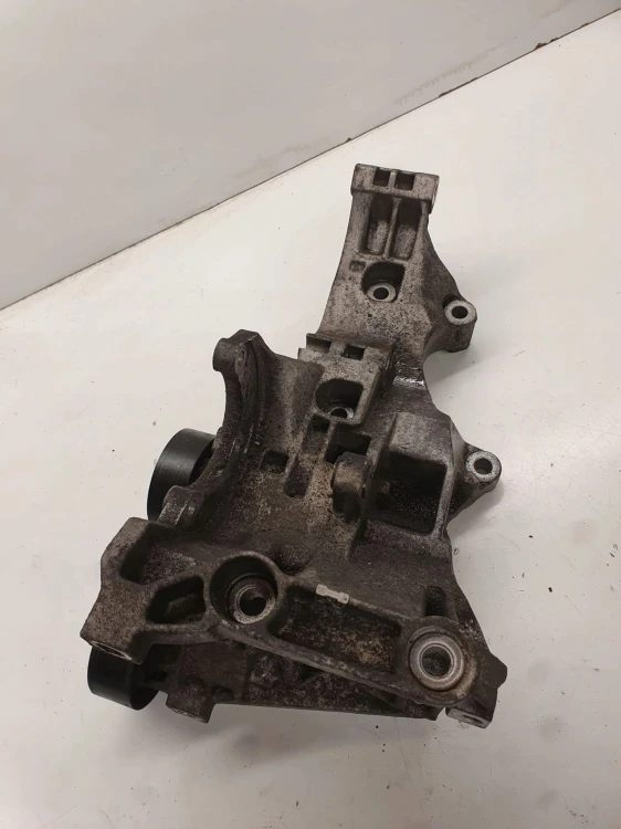 ŁAPA ALTERNATORA AUDI A4 A6 VW 03G903143D 2.0TDI