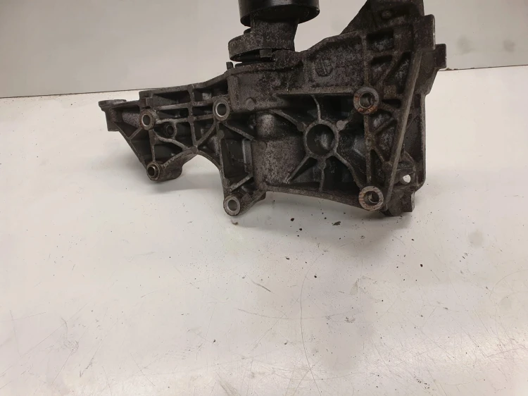 ŁAPA ALTERNATORA AUDI A4 A6 VW 03G903143D 2.0TDI