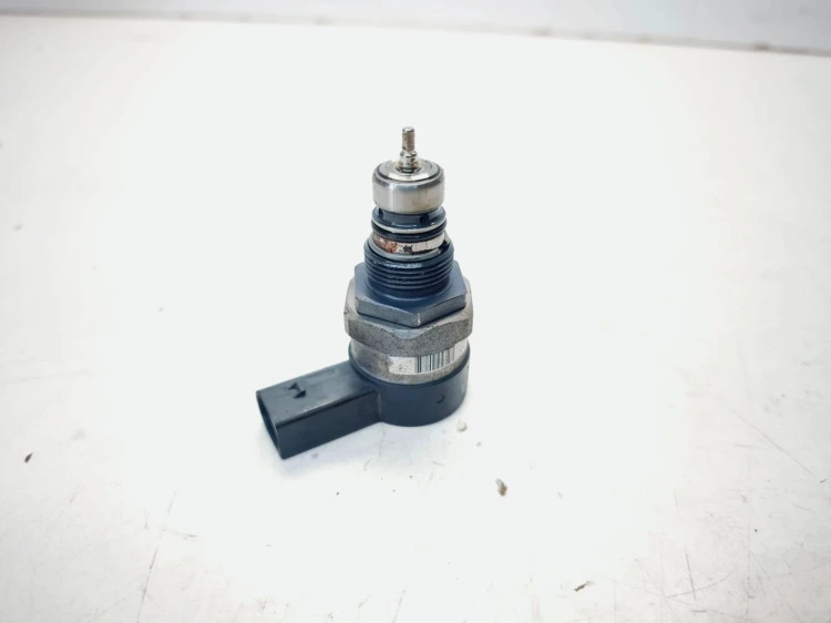 ZAWÓR CIŚNIENIA PALIWA AUDI VOLKSWAGEN SEAT SKODA 057130764AB