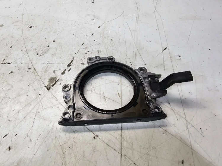 OBUDOWA USZCZELNIACZ WAŁU AUDI A3 8V VW 1.6 2.0 TDI 04L103173A