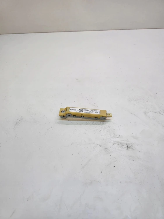 WZMACNIACZ ANTENOWY AUDI A4 B9 A5 F5 8W5035225