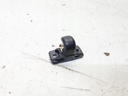 UCHWYT HACZYK OSŁONY SŁONECZKA AUDI A3 8P CABRIO 443857562B