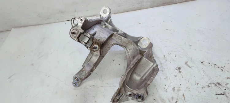 ŁAPA SILNIKA WSPORNIK LEWY AUDI A6 C8 80A399295S
